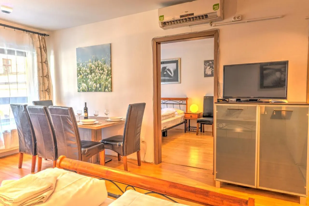 Central Capital Apartments Budapesta 4*,